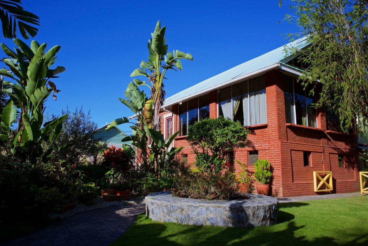 Heritage Inn Trinidad Belmont Eksteriør billede